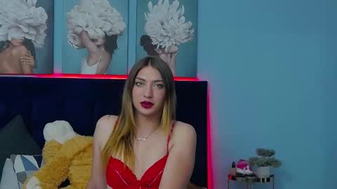 Medea online show from November 17, 8:20 pm