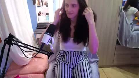 Snapshot of memisecrets chatting on October 25, 5:30 pm Megumi  Aina online show from October 25, 5:30 pm