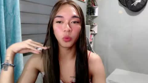 Mia online show from July 30, 4:06 pm