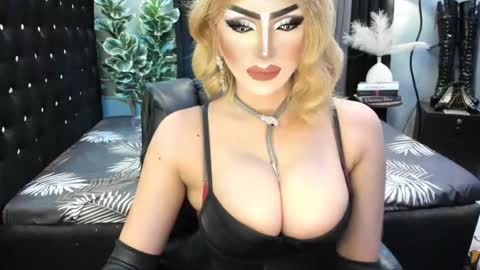 Snapshot of misschannel4sub chatting on October 23, 9:52 pm PRIESTESS CHANNEL online show from October 23, 9:52 pm
