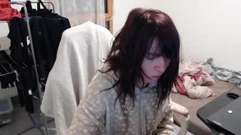 missthon online show from November 16, 11:20 am