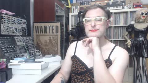 Muziknerd online show from May 17, 6:02 am