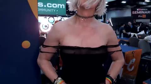 Snapshot of mzjadenyxxx chatting on October 25, 1:00 am Jade Nyxxx online show from October 25, 1:00 am