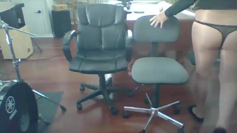 n2hosiery online show from June 19, 8:02 pm