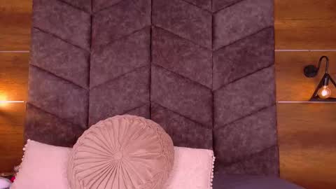  VICTORIA  online show from December 20, 8:15 pm