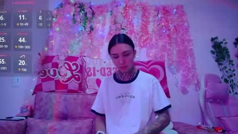 naomi_femme online show from June 18, 11:15 am