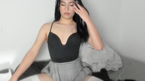 Naomi Moore online show from November 10, 10:55 pm