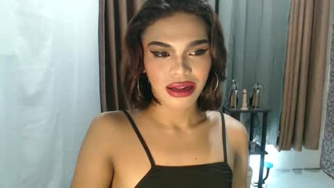 neomi online show from April 2, 9:51 am