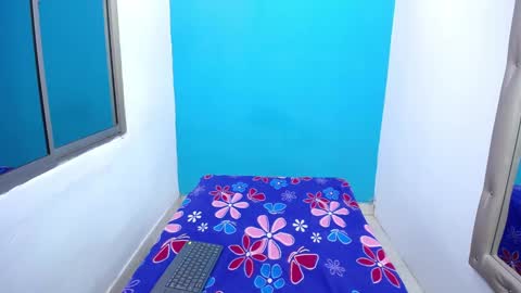 nicol_grey1302 online show from January 18, 3:36 am