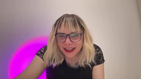 nikki_trans_fun online show from May 18, 7:08 pm