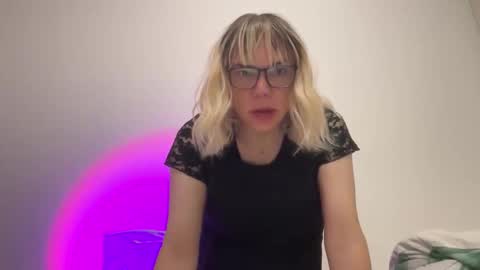 nikki_trans_fun online show from May 19, 7:15 am