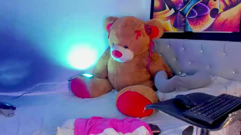 nikii online show from April 29, 2:38 am