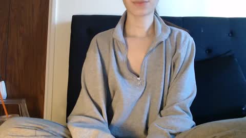 Snapshot of novafrey chatting on January 3, 4:59 pm Olivia online show from January 3, 4:59 pm