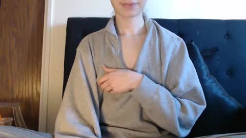 Snapshot of novafrey chatting on January 4, 6:19 pm Olivia online show from January 4, 6:19 pm