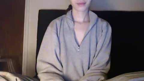 Snapshot of novafrey chatting on January 6, 11:31 pm Olivia online show from January 6, 11:31 pm