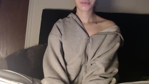 Snapshot of novafrey chatting on January 15, 4:04 am Olivia online show from January 15, 4:04 am