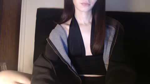 Snapshot of novafrey chatting on February 11, 6:19 am Olivia online show from February 11, 6:19 am