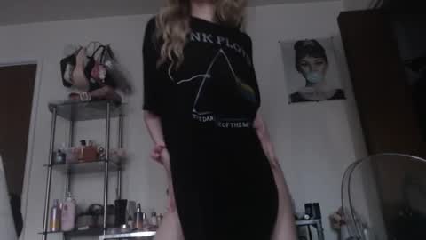 Snapshot of novafrey chatting on March 6, 1:53 pm Olivia online show from March 6, 1:53 pm
