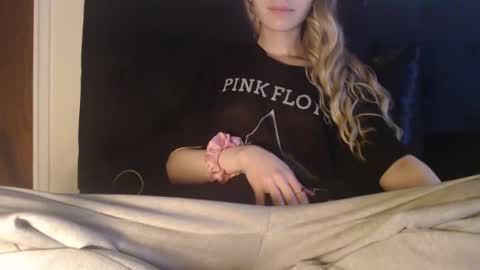 Snapshot of novafrey chatting on March 7, 12:59 pm Olivia online show from March 7, 12:59 pm