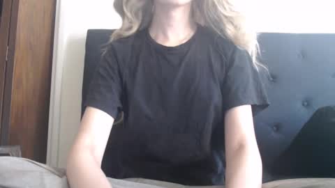 Snapshot of novafrey chatting on March 12, 9:35 pm Olivia online show from March 12, 9:35 pm