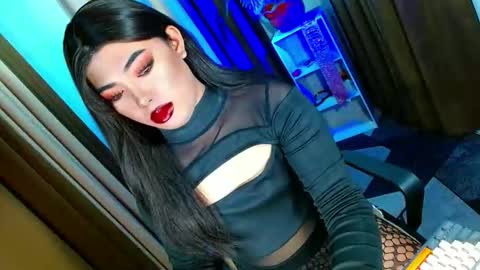 Snapshot of olivia_the_temptress27 chatting on October 13, 10:27 am Miss OLIVIA online show from October 13, 10:27 am
