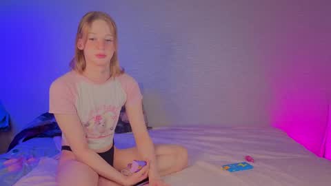 oliviaapink online show from April 1, 11:33 am