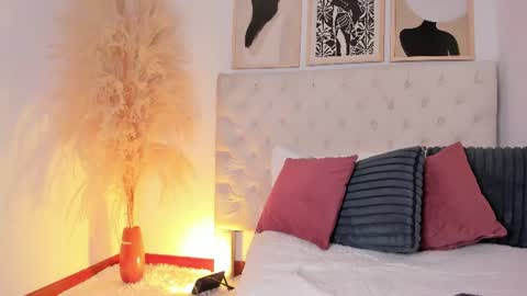paula_hills_ online show from June 12, 9:41 am