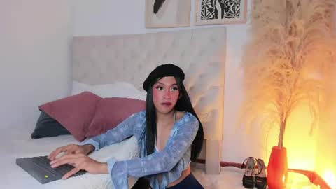 paula_hills_ online show from June 18, 6:34 pm