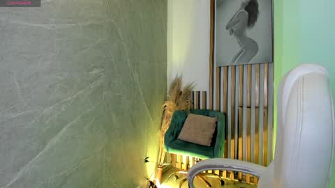 Paulina Belle online show from April 4, 1:09 pm