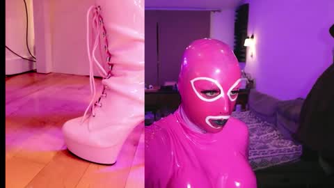 pinklatexgurl online show from December 14, 9:43 pm