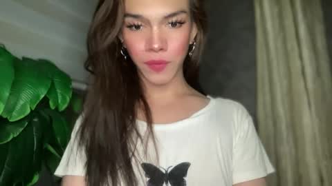 QUEEN online show from November 22, 12:45 am