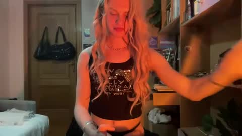 Ranya online show from April 18, 7:58 pm