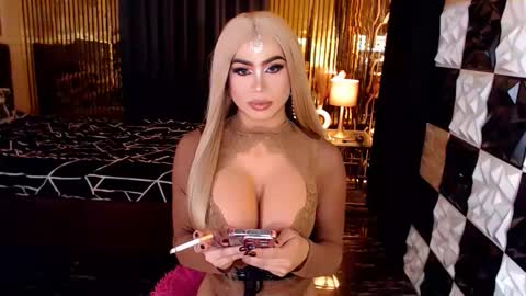 ravenmystiquex online show from April 11, 4:32 pm