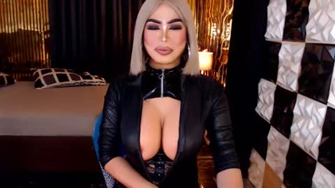 ravenmystiquex online show from April 29, 2:38 am