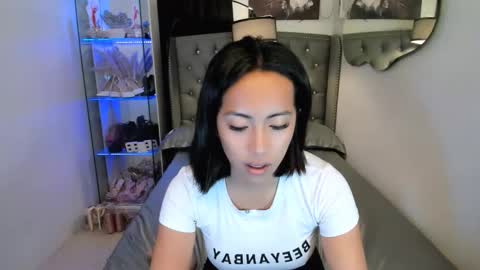 reighnempress online show from March 13, 3:12 am