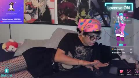 Snapshot of residentgoblin chatting on October 22, 4:36 am residentgoblin online show from October 22, 4:36 am