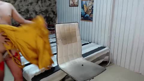 HI GUYS IM RHIAN PLEASE GIVE ME THUMBS UP online show from February 26, 12:15 am