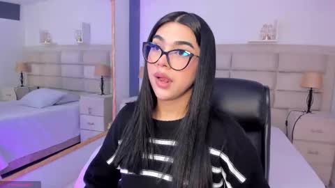 Snapshot of rosecassie chatting on October 21, 2:07 pm Rose online show from October 21, 2:07 pm