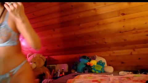 Dahlia Rose online show from December 19, 11:37 am