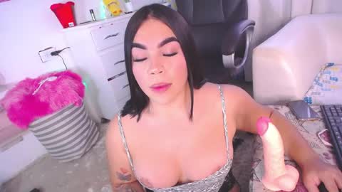 sarah_moonroe online show from December 3, 8:35 pm