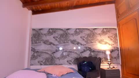 sarasaenz999 online show from June 16, 3:53 am