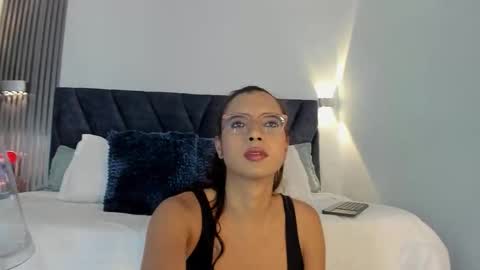 Sara online show from November 4, 8:41 pm