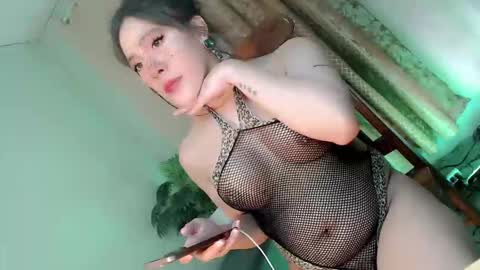 sassy_sam_ online show from November 4, 2:33 am