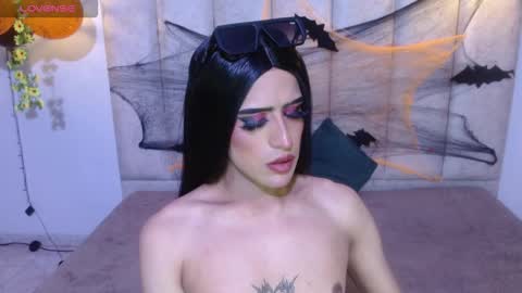 Snapshot of scarlettqueencs chatting on October 21, 9:00 am Scarlett online show from October 21, 9:00 am