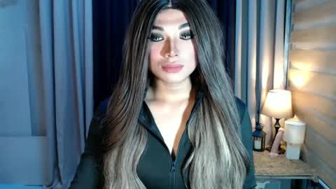 Deluxe online show from March 12, 12:04 pm