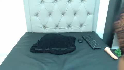 selena_fox7 online show from February 24, 10:14 pm