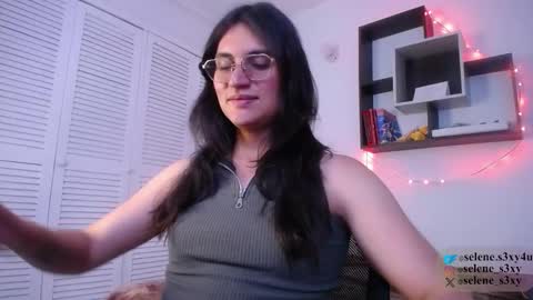 selene_s3xy online show from December 20, 11:21 pm