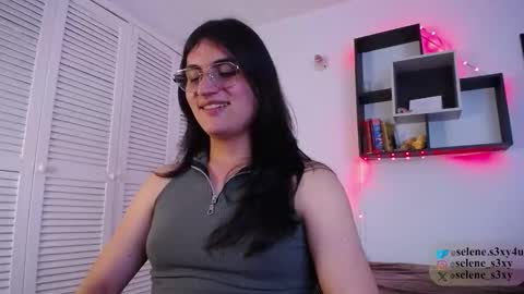 selene_s3xy online show from January 15, 11:58 pm