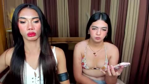 ATASHA AND ASHLEY online show from March 7, 7:09 pm