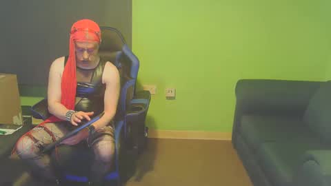 sexyass72 online show from November 7, 9:15 pm